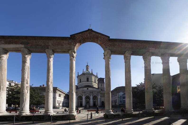 S. Lorenzo Maggiore - Basilica.jpg