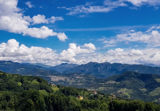 Roncola - Veduta versante Val Brembana  