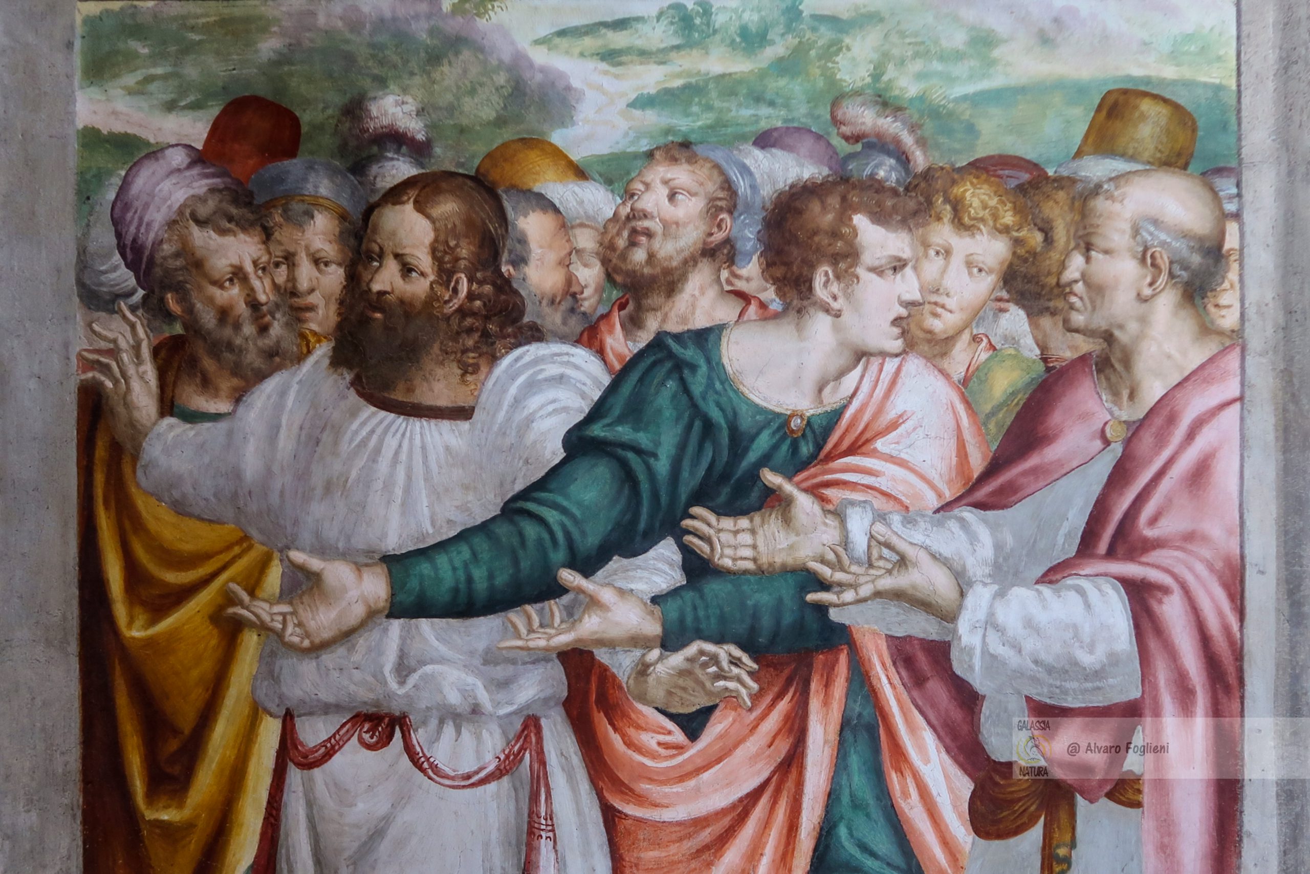 Cristo risorto affresco Bergamini, anomalie artistiche affreschi, creatività fotografia storica, ispirazione vento vesti affresco