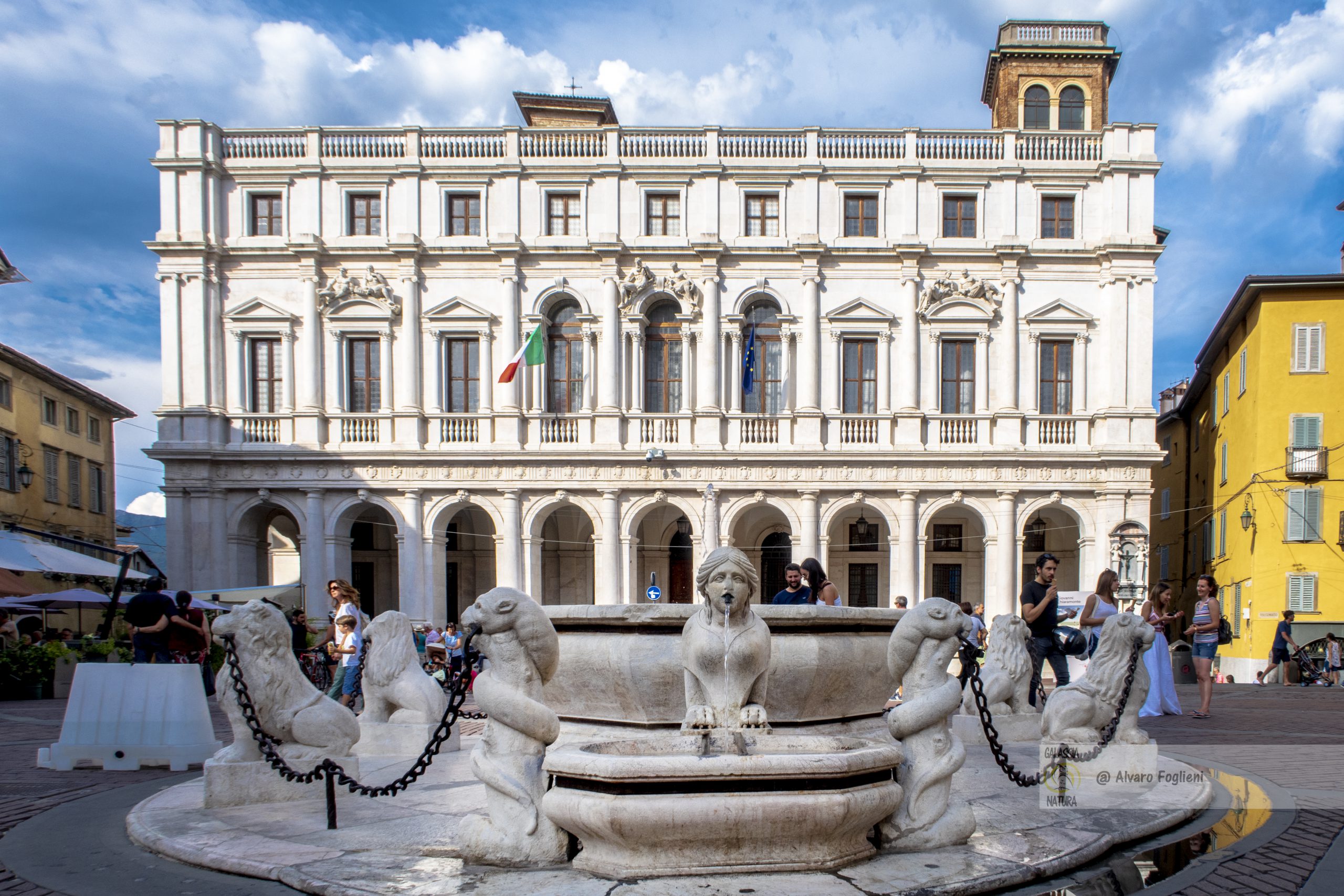 Piazza Vecchia: il cuore storico da immortalare