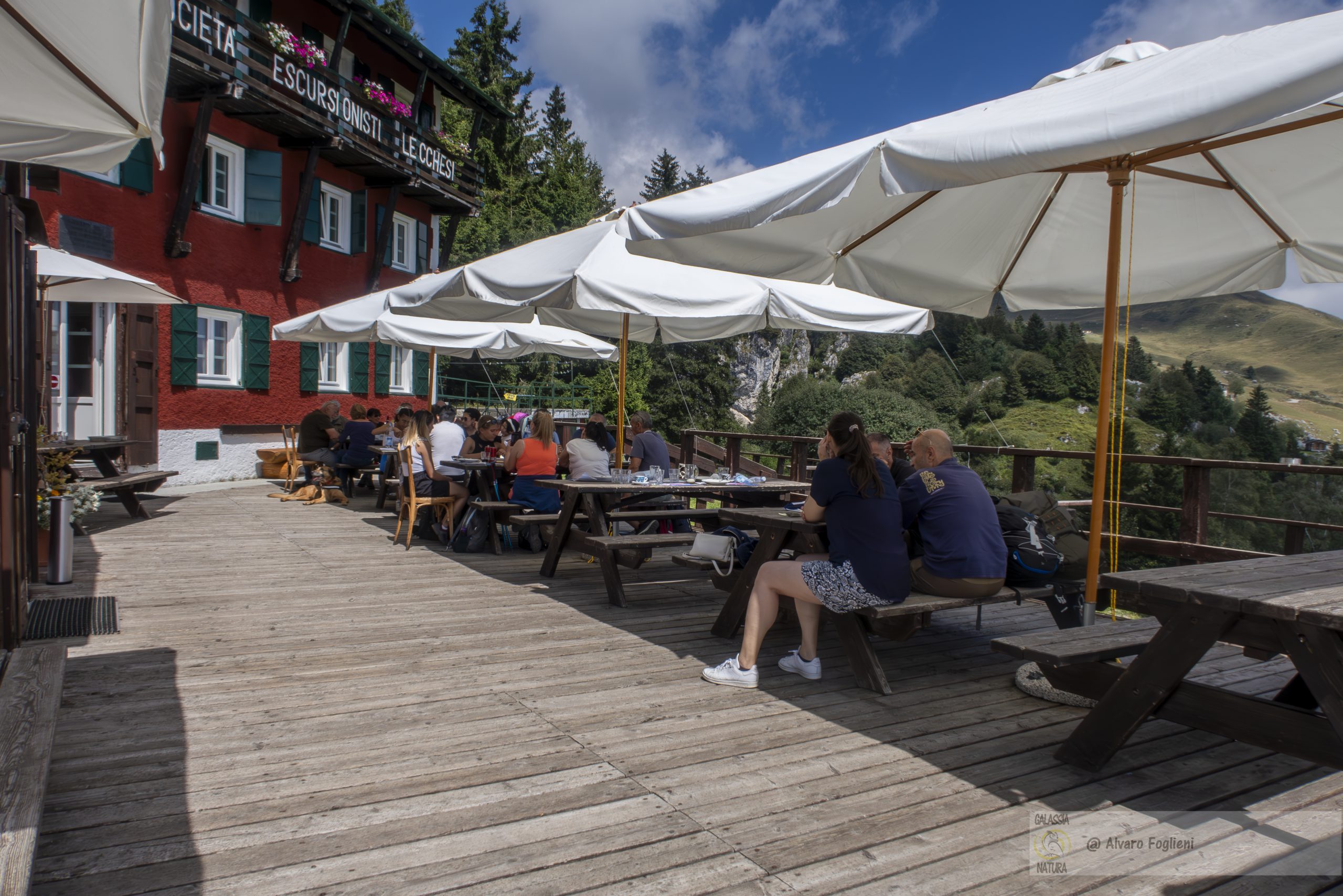 Approfondisci le storie e le esperienze degli altri escursionisti nei rifugi di montagna.