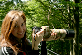 Claudia e la sua attrezzatura fotografica